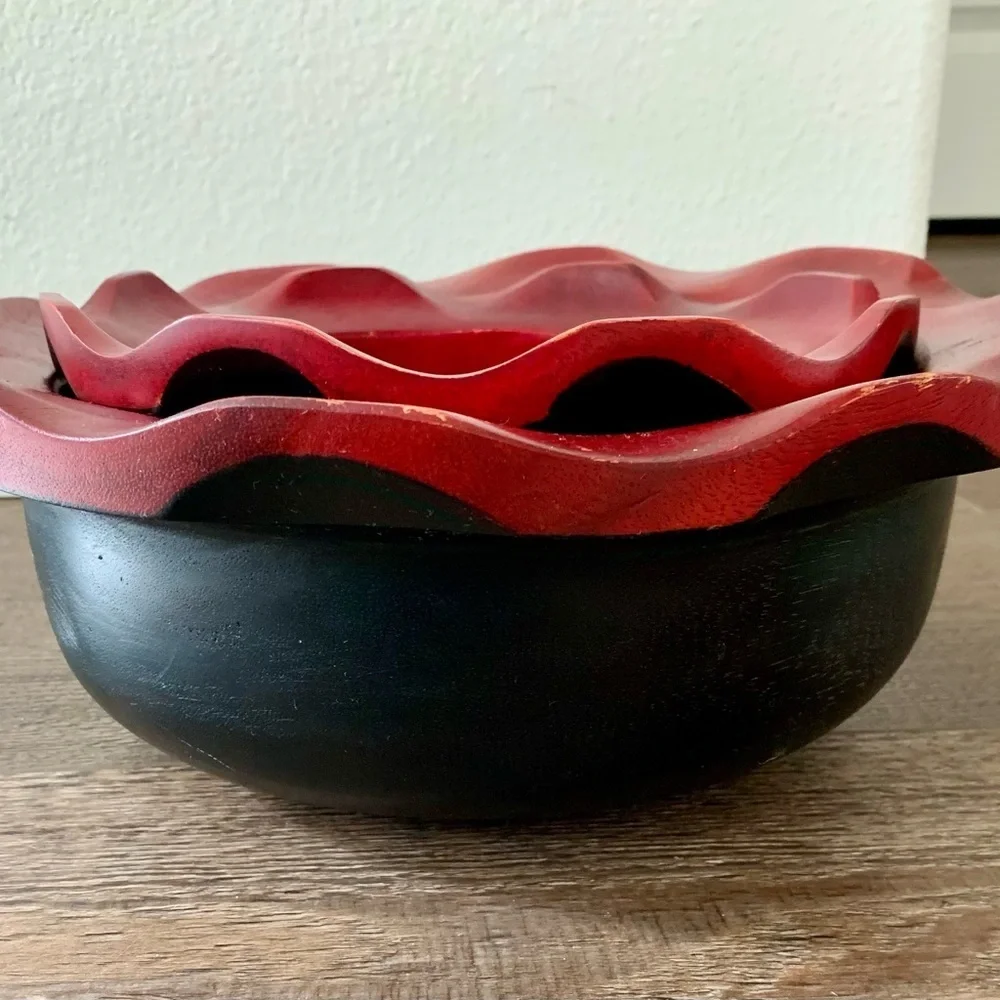 Set of 2 wooden bowls
